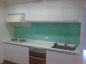 廚房烤漆玻璃